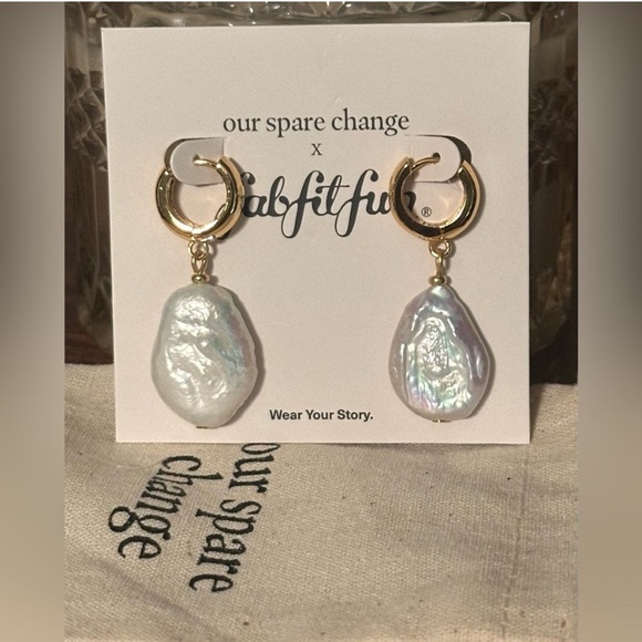 OUR SPARE CHANGE~FRESHWATER PEARL 18K GOLD HUGGIE EARRINGS~NEW WITH TAGS & BAG - Picture 6 of 16